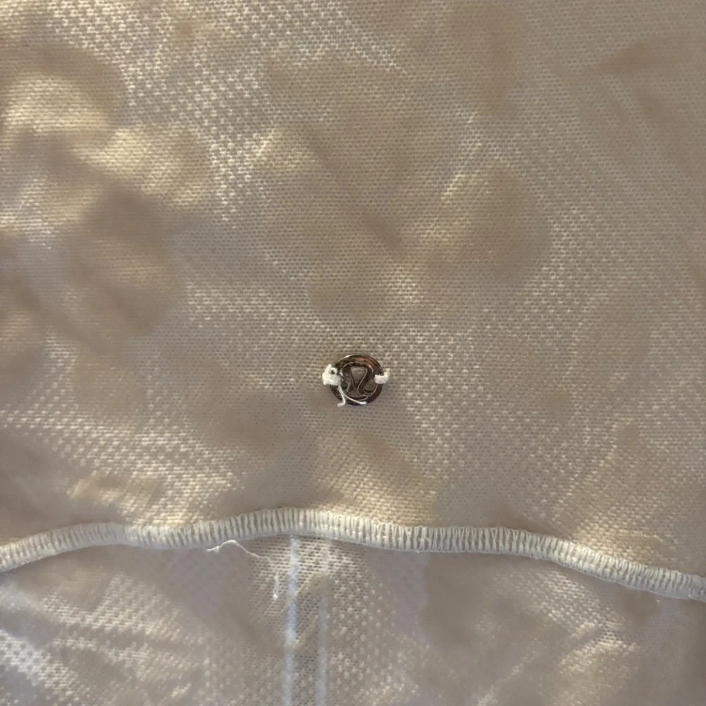 Lululemon size 4 define worn 5x - Picture 3 of 4